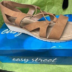 Women’s Size 11W tan sandals